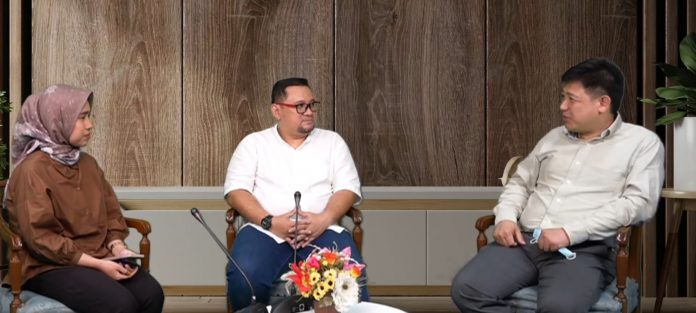QS GEN FK Alumnus in US
